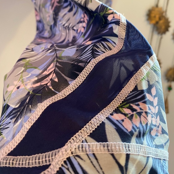 Activewear Crop Leggings w Mesh - Picture 4 of 4